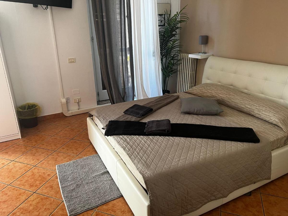 Destiny Home 2 Verona - Piazza Isolo Bagian luar foto
